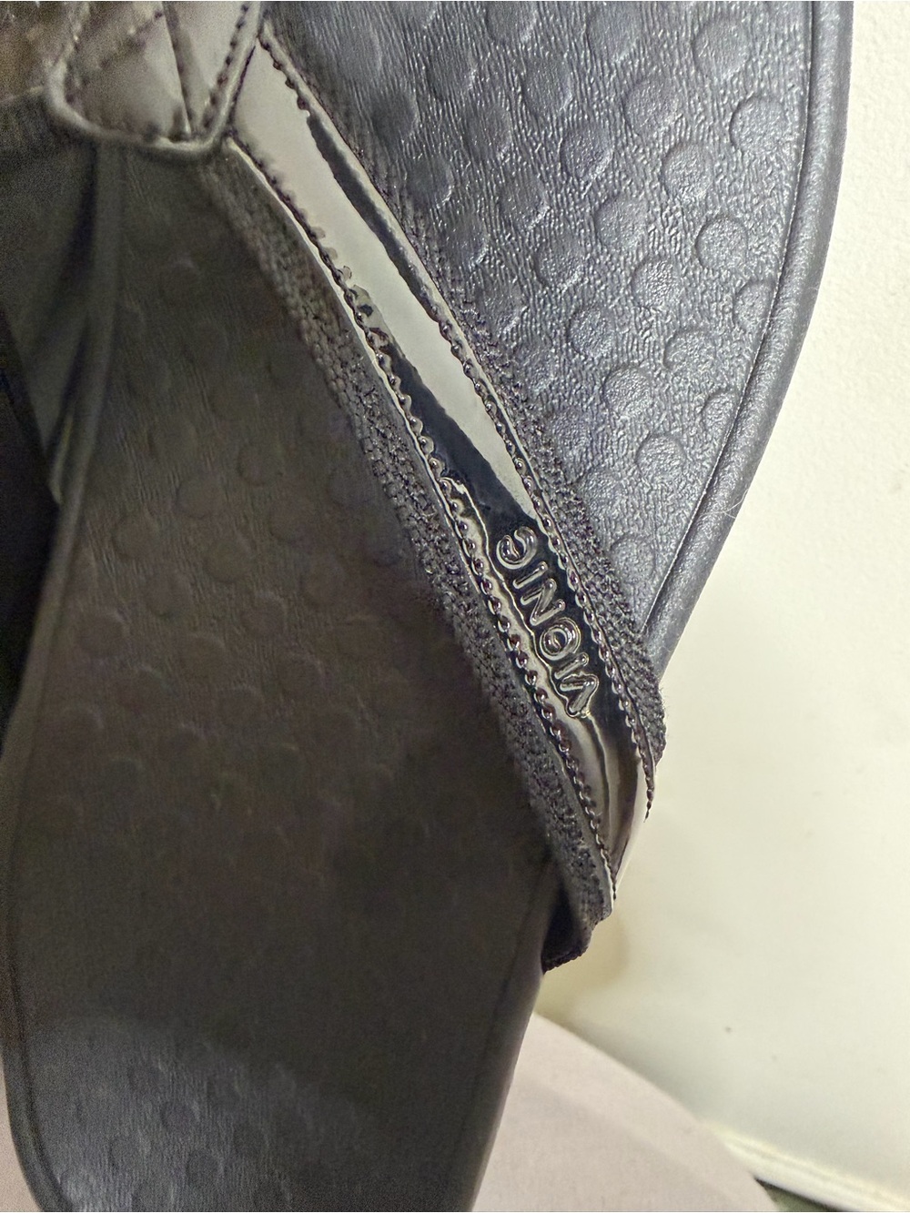 Vionic black Flip-Flops - Picture 5 of 6